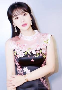 中国内地湖南衡阳女演员柳岩窈窕身材性感写真图片
