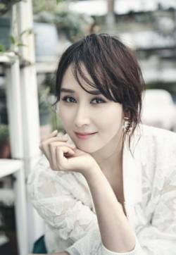 中国大陆云南楚雄彝族自治州楚雄女演员胡静图片：惊艳时光的美人