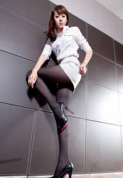大胆美女国模吧打底黑丝网袜包臀裙美女miso性感妩媚美腿诱惑图片第张