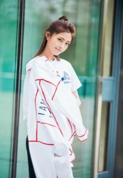 高清内地美女王妍之时尚写真图片