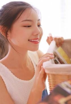 性感美女蒋贝贝蕾丝睡衣诱惑撩人写真图片