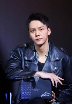 中国香港华语影视男演员歌手陈伟霆帅痞英姿大男孩美图