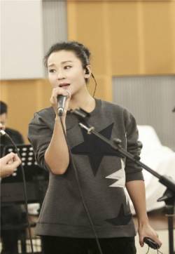中国内地陕西省西安女演员苗圃《跨界歌王2》彩排图片