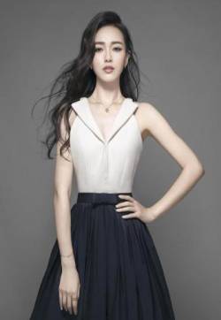 中国上海著名女演员人气女演员唐嫣性感时尚写真图片