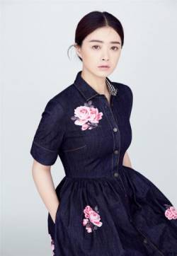 高清内地祖籍湖南益阳女演员蒋欣封面时尚大片：简约又不失优雅
