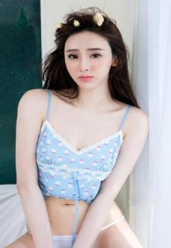 美女于思琪性感妩媚写真图片