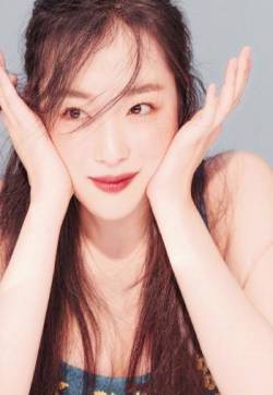 高清性感韩国釜山美女崔雪莉《GRAZIA》封面图片