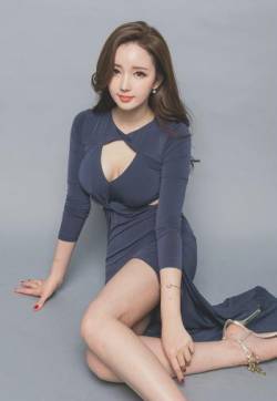 高清美女131mm《极速前进》第四季嘉宾海报图片
