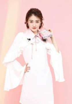 中国内地内蒙古呼和浩特女演员徐璐俏皮可爱时尚写真图片