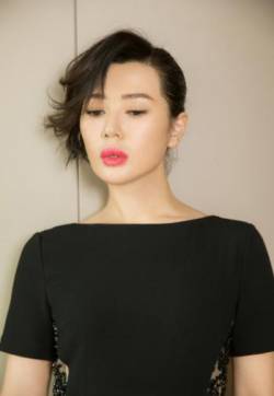 中国内地辽宁省大连女演员余男黑白双面造型时尚写真图片