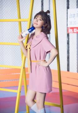 中国台湾流行乐女歌手、影视演员、平面模特郭雪芙初秋俏皮写真图片