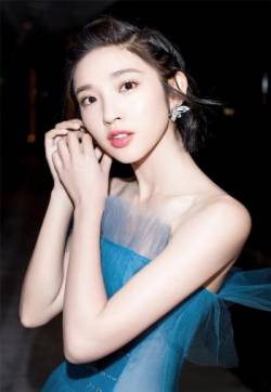 高清中国内地四川女演员唐艺昕性感蓝色露肩连衣裙靓丽写真图片 高清中国内地四川女演员唐艺昕性感蓝色露肩连衣裙靓丽写真图片
