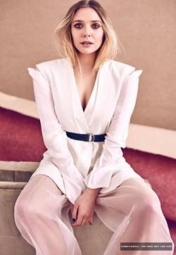 美国加利福尼亚州女演员伊丽莎白·奥尔森优雅白衬衣写真图片