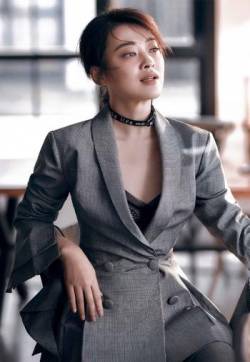中国内地女演员梅婷初秋写真图片：展现成熟女人魅力