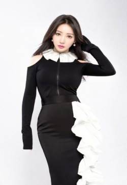中国内地湖南衡阳女演员柳岩性感优雅最新写真高清图片