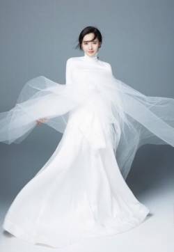高清中国内地新生代功夫女明显王智白裙白纱飘逸素雅写真曼妙清新