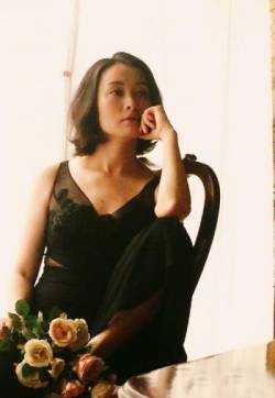 中国大陆上海市闵行女演员吴越性感私房写真图片