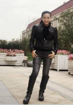 中国著名湖南省益阳女演员陶昕然帅气日常写真图片