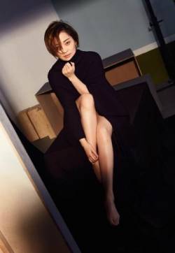 中国内地女演员梅婷慵懒性感写真图片