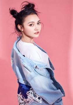 内地重庆渝中女演员孙骁骁复古红唇时尚街拍高清图片第张