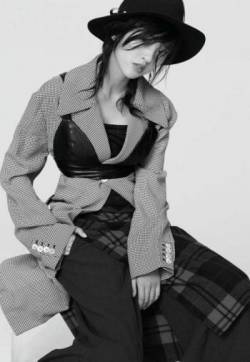 高清中国内地四川女演员唐艺昕最新超酷写真高清图片