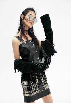 中国内地影视新疆乌鲁木齐女演员代斯时尚酷帅杂志写真图片