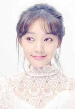 高清中国内地山东济南女演员李一桐甜美可爱写真高清图片