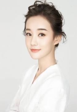 高清中国内地山东济南女演员气质女星李一桐纯白系优雅写真图片