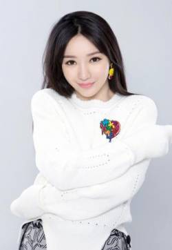 中国内地湖南衡阳女演员柳岩最新清纯风格写真图片
