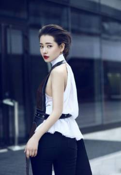 高清中国内地陕西西安女演员柴碧云烈焰红唇性感街拍写真图片