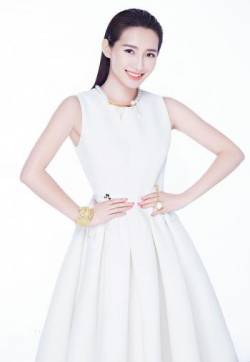 高清湖南衡阳美女气质美女苏青白色系珠宝写真图片