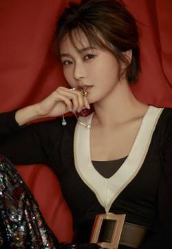 高清生于吉林省延吉美女陈冰酷感冷艳写真图片