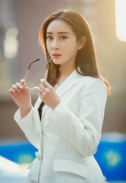 高清中国内地辽宁省沈阳市铁西女演员杜若溪最新时尚街拍写真高清图片