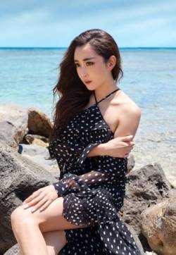 高清中国内地辽宁省沈阳市铁西女演员杜若溪性感吊带裙海边魅力写真图片