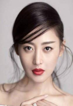 高清哈尔滨新生代女演员张天爱最新时尚杂志封面写真图片第张