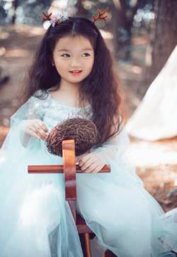 阿拉蕾可爱公主裙森系唯美写真图片