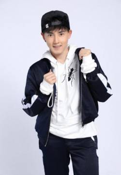 中国内地流行乐歌手影视男演员张睿青春活力阳光帅气时尚写真图片