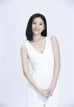 中国内地山东济南女演员吴优纯白简约优雅时尚写真高清图片
