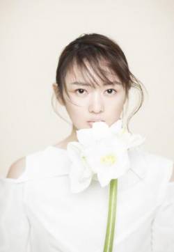中国内地云南昆明女演员童瑶白皙养眼清新写真图片