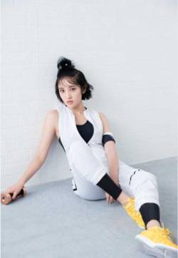 高清中国内地四川女演员唐艺昕运动少女范性感图片