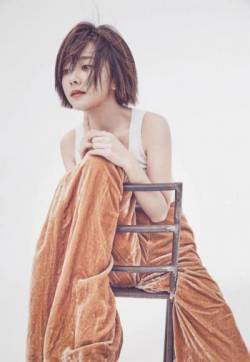 中国内地四川泸州影视女演员谭松韵最新写真大片：时尚炫酷