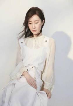 高清吉林美女演员舒畅高冷范时尚杂志写真图片