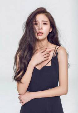 中国内地广东省深圳女演员温心性感迷人时尚写真图片