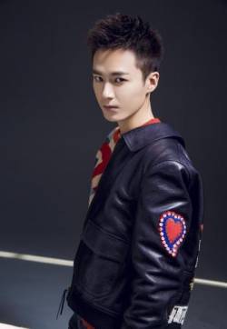 高清浙江绍男明显茅子俊酷帅皮衣秋季写真高清图片