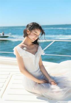徐娇唯美迷人海上写真高清图片