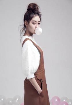 中国内地黑龙江齐齐哈尔女演员祝绪丹甜美清新丸子头写真高清图片