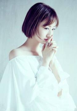 中国内地内蒙古自治区牙克石女演员叶青清新迷人时尚写真高清图片
