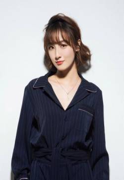 中国内地内蒙古自治区牙克石女演员叶青百变风格时尚写真图片