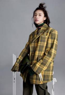 中国内地陕西西安影视女演员歌手贾青最新杂志封面写真图片