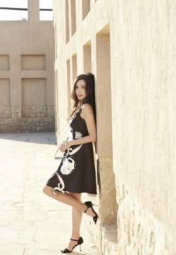 华语影视上海女演员杨恭如迪拜绝美街拍写真图片